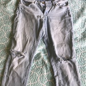 Light wash Levi skinny jeans